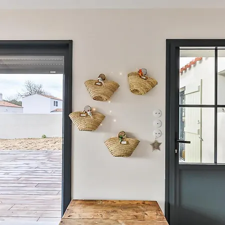 Maison Neuve Et Familiale Bord De Mer A バルバトル