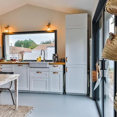 Maison Neuve Et Familiale Bord De Mer A バルバトル